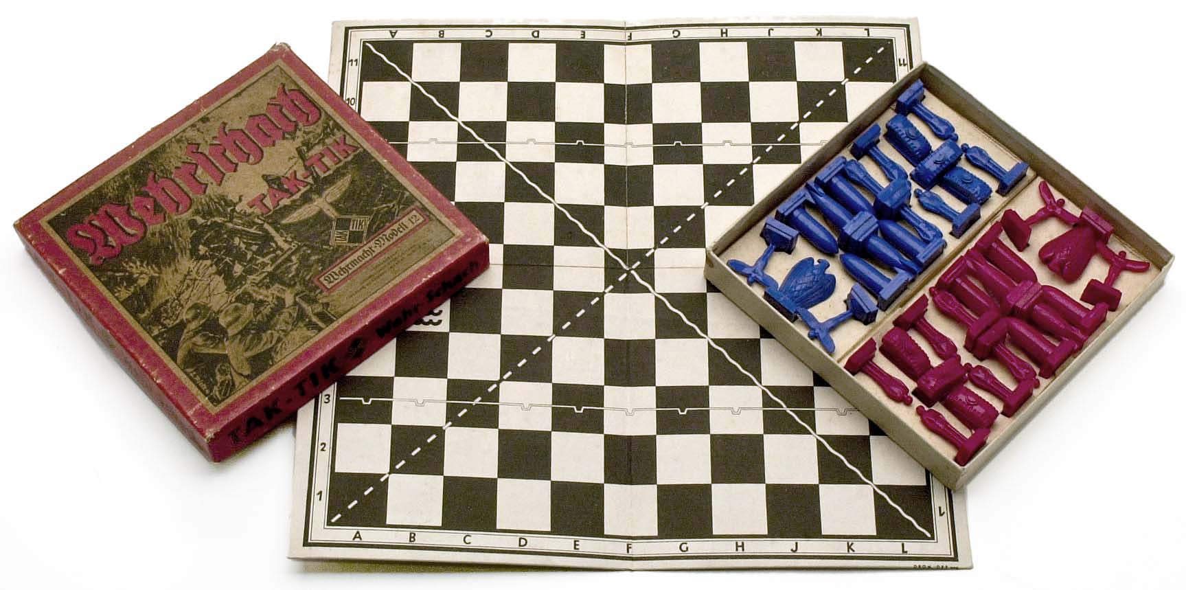 Wehrschach Tik-Tak (Military Chess’ for Soldiers, Hitler Youth, SS)